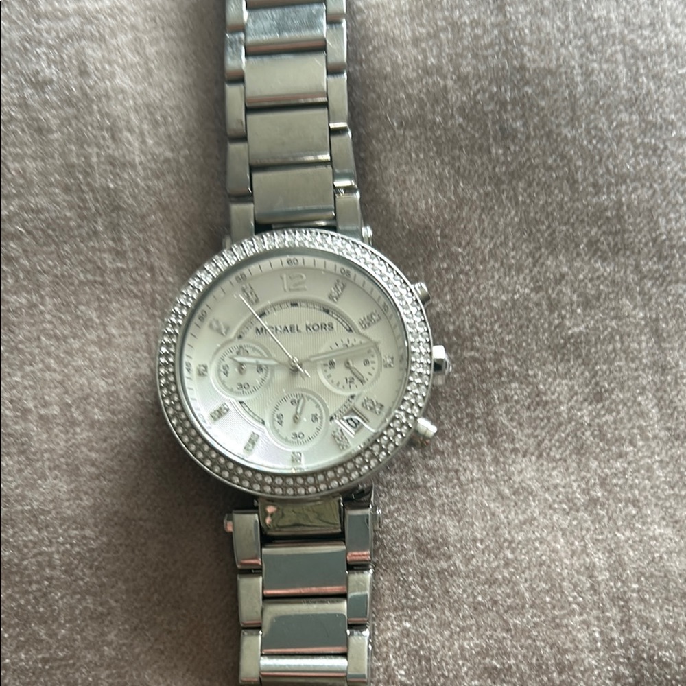 MICHAEL KORS シルバー アナログ時計 Michael Kors Silver Chronograph Watch - Gem